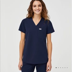 FIGS Casma one pocket scrub top in Navy